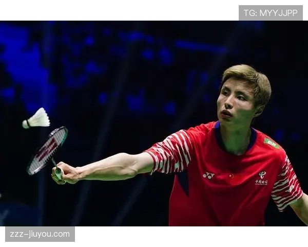 刷到石宇奇发的早餐照，摆盘像小资餐厅，桌上那块表跟羽毛球运动员形象太不搭了